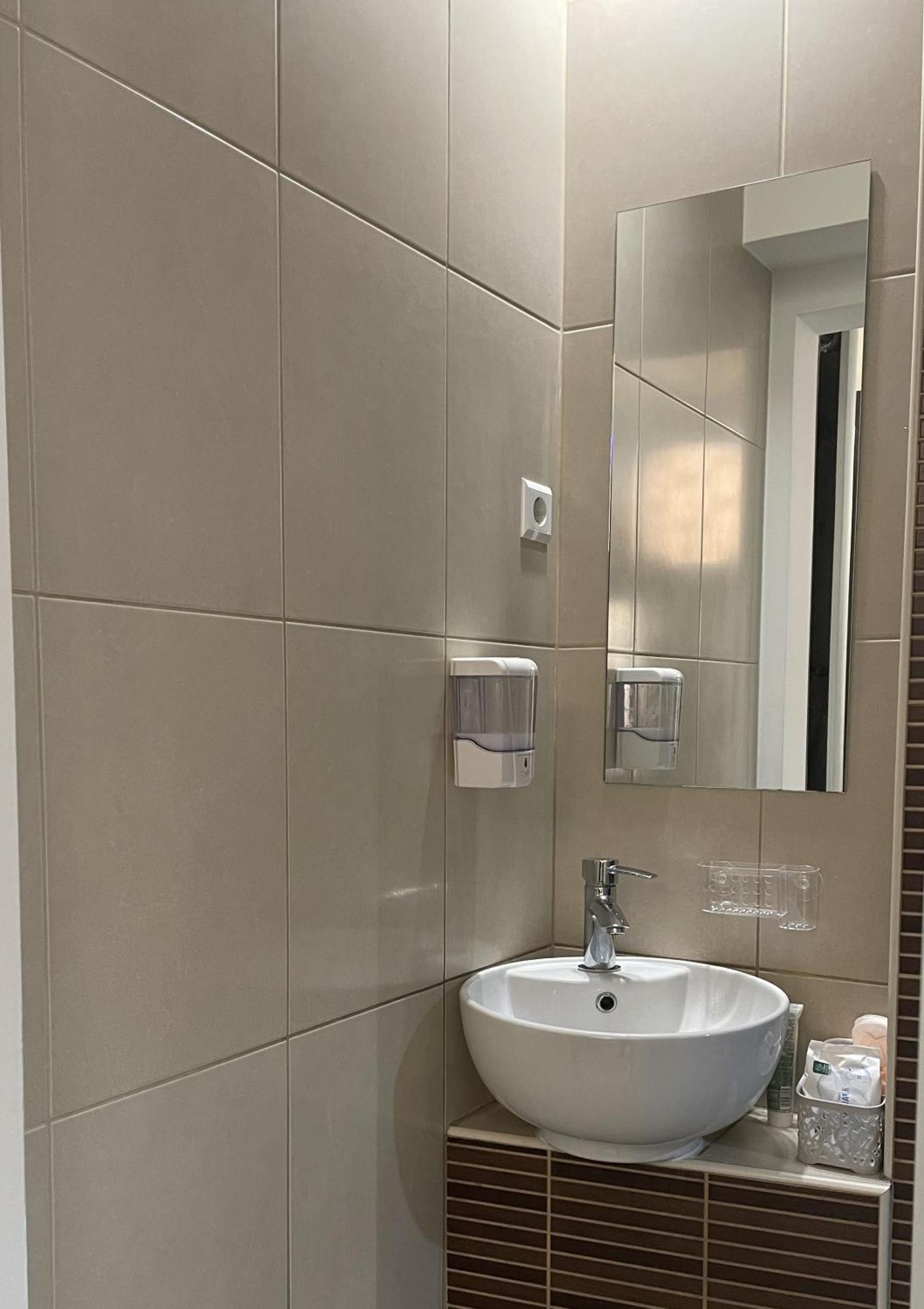 Tim Apartment Sarajevo With Private Parking ภายนอก รูปภาพ
